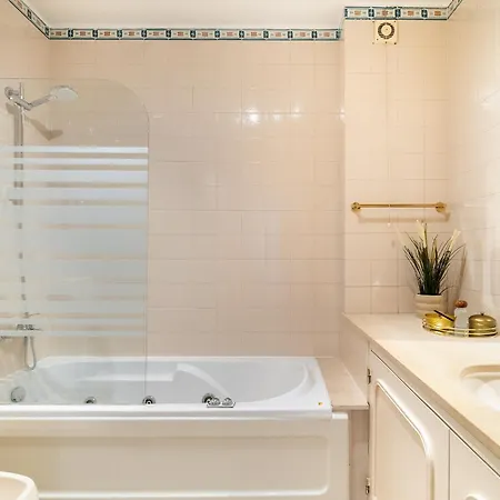 Apartment Whome Timeless Elegance In Chiado With Ac